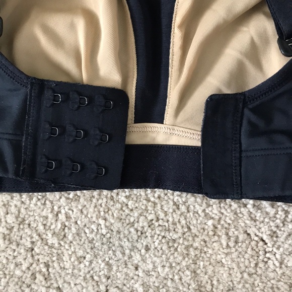 Lululemon Black Workout Bra - Picture 4 of 6